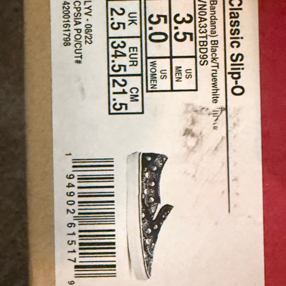 Vans Classic Slip-On Bandana Skull Print – Black/White – Women’s 5 - Picture 7 of 7